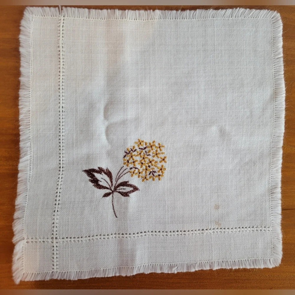 Vintage Handmade Embroidered White With  Yellow Flowers Table Mats lot of 5 - Picture 10 of 11